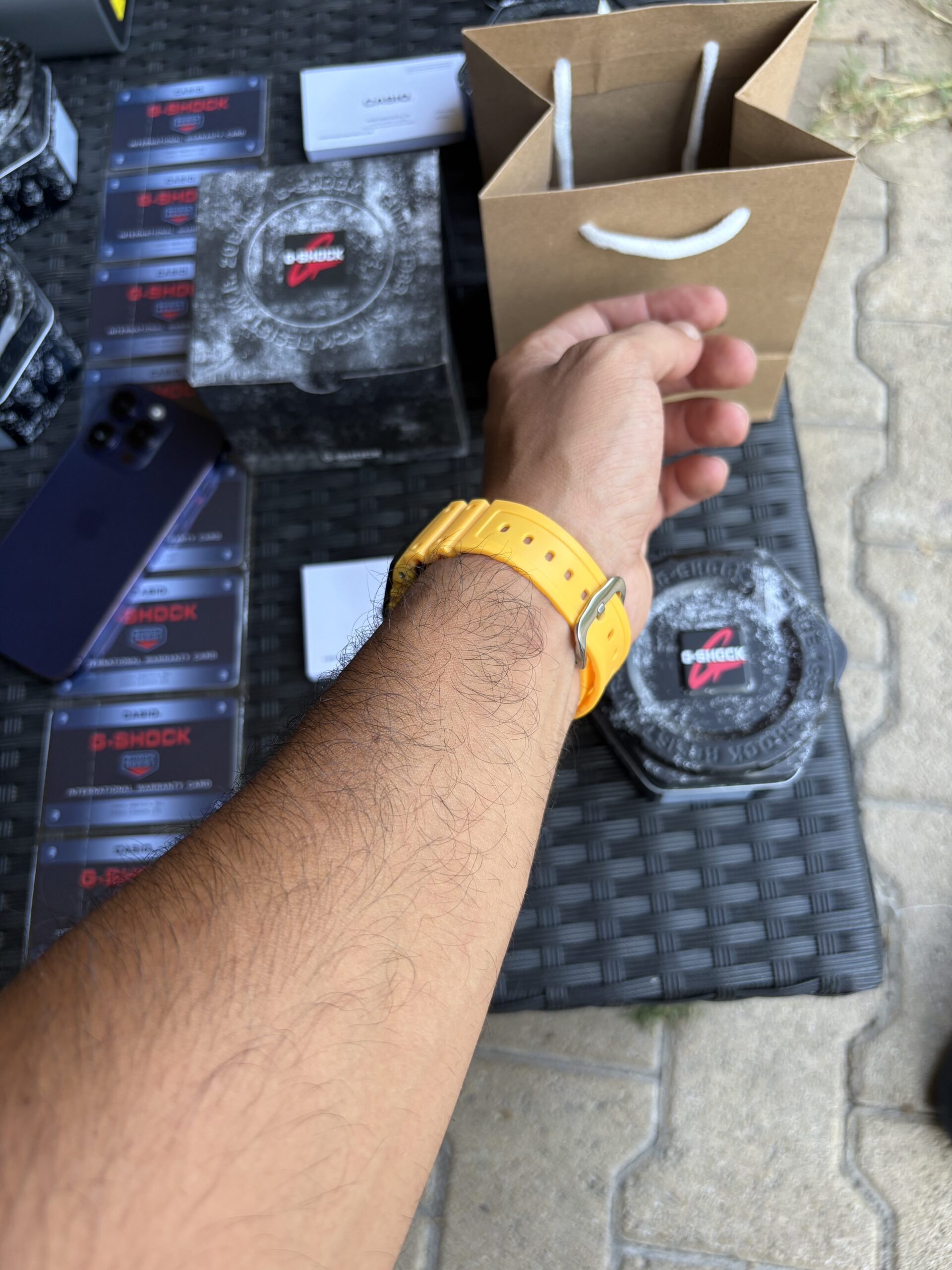 jaune fond noir bracelet G-Shock Volt