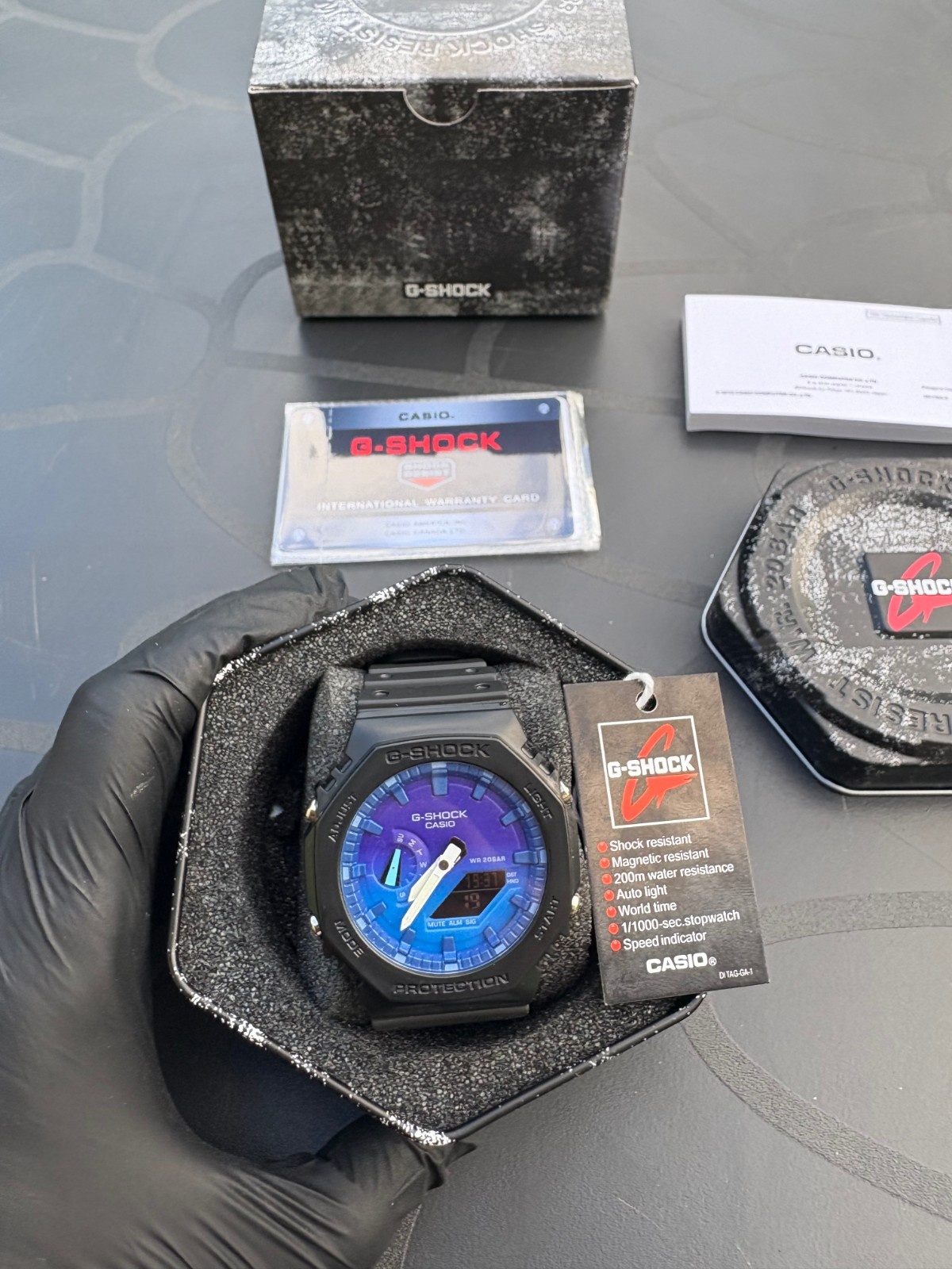noir-fond-degrade-bleu-packaging G-Shock Nebula